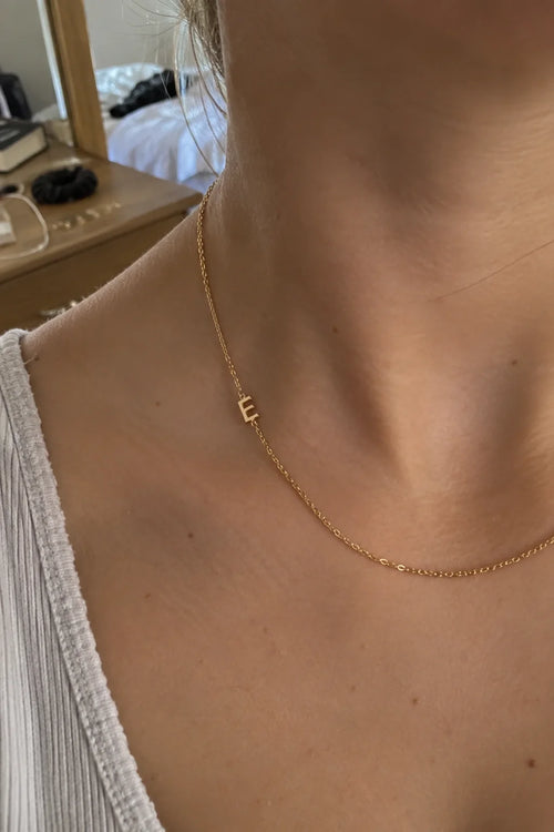 Collier Personnalisé avec Initiale Latérale — photo d'un client 8